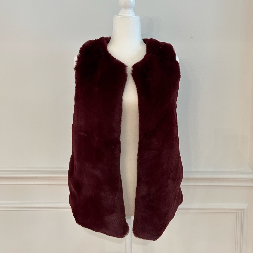 Maroon faux fur vest size‎ small brand Jade